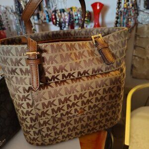 Michael Kors jet set tote bag